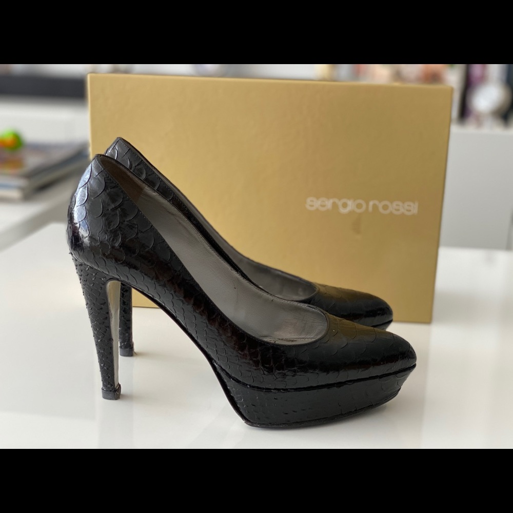 Sergio Rossi Pumps in black embossed leather